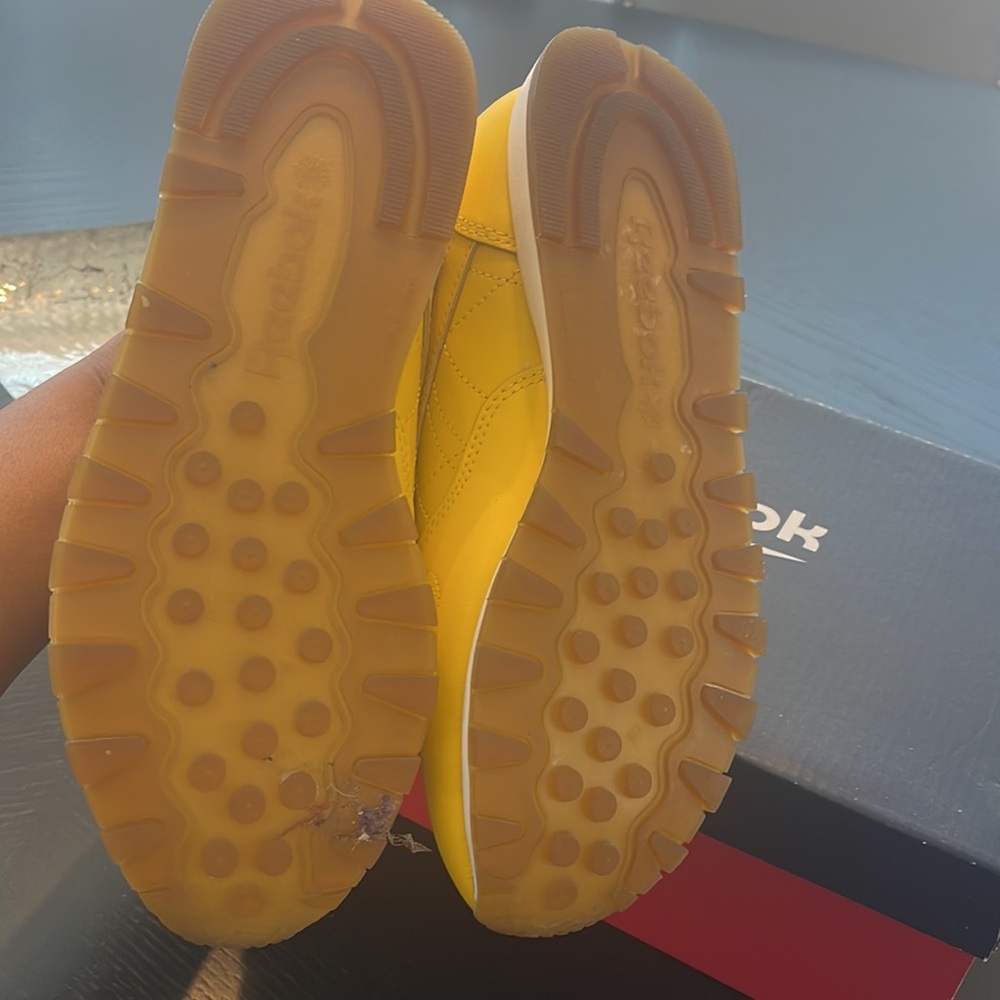 Classic Reeboks - Yellow & White - Picture 3 of 3